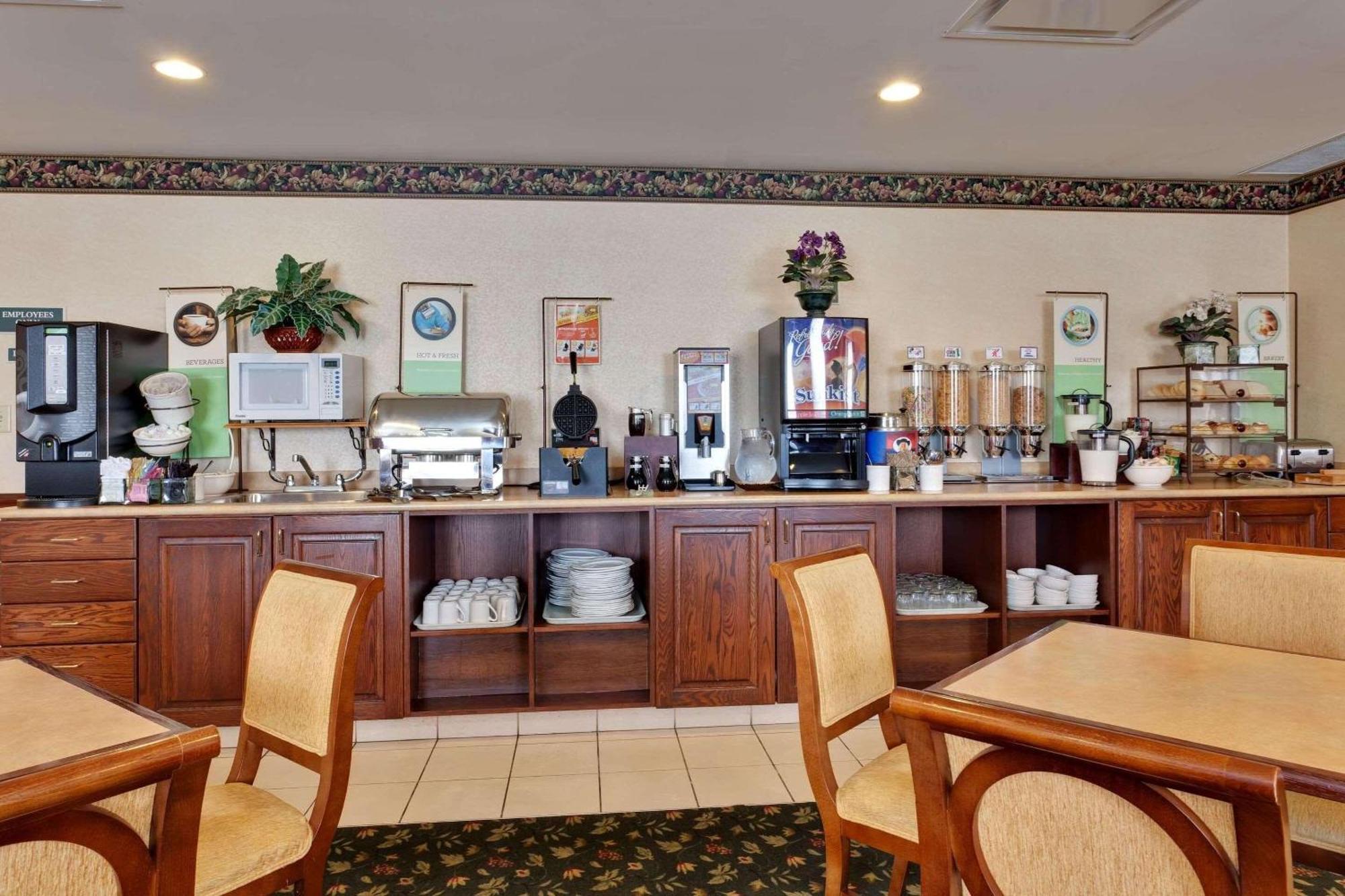 Country Inn & Suites By Radisson, London South, On Екстериор снимка