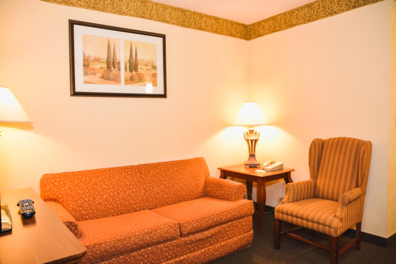 Country Inn & Suites By Radisson, London South, On Екстериор снимка