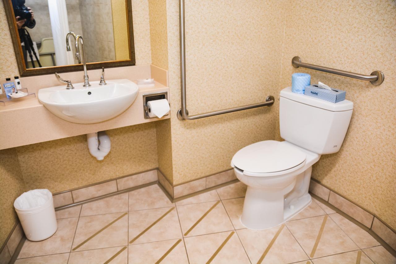 Country Inn & Suites By Radisson, London South, On Екстериор снимка